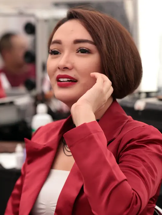 Bukan hanya Cita Citata, namun penyanyi dangdut yang terkenal dengan goyang itiknya ini juga begitu bersemangat ketika menghibur para penonton. Suara emasnya pun berhasil membuat yang hadir lebih bersemangat. (Deki Prayoga/Bintang.com)