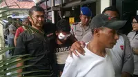 Pelaku pengeroyokan prajurit TNI AU Prada Riki Hidayat yang ditangkap Polres Metro Bekasi Kota. (Liputan6.com/Fernando Purba)