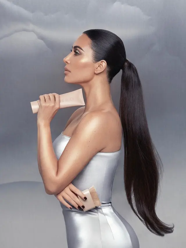 Kim Kardashian Ciptakan Tren Makeup Glamor untuk Akhir Tahun