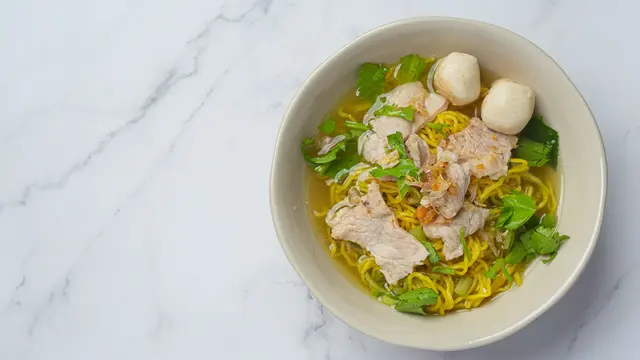 Ilustrasi bakso (Food photo created by jcomp - www.freepik.com)