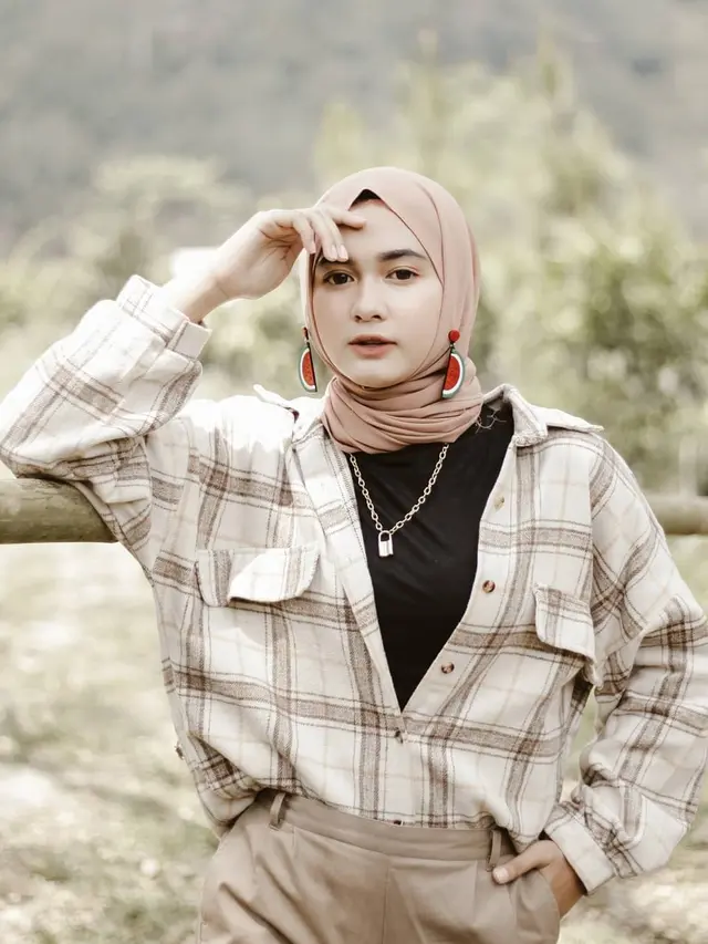 Kolaborasi bareng Rizki-Ridho D'Academy, Ini 6 Pesona YouTuber Mila Alawiyah