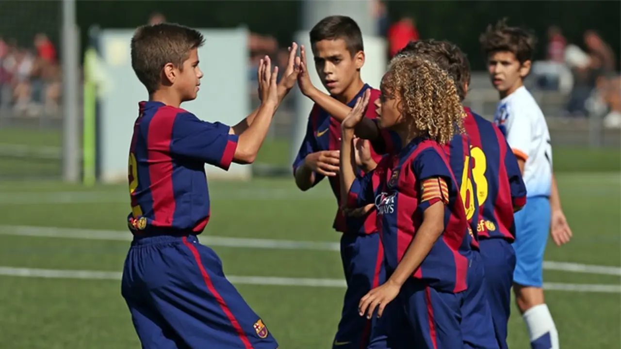 Talenta muda yang berlatih di Akademi Barcelona, La Masia