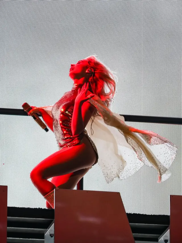 4 Gaun Dior yang Bikin Sabrina Carpenter Tampil Memikat di Coachella, Intip Detailnya!