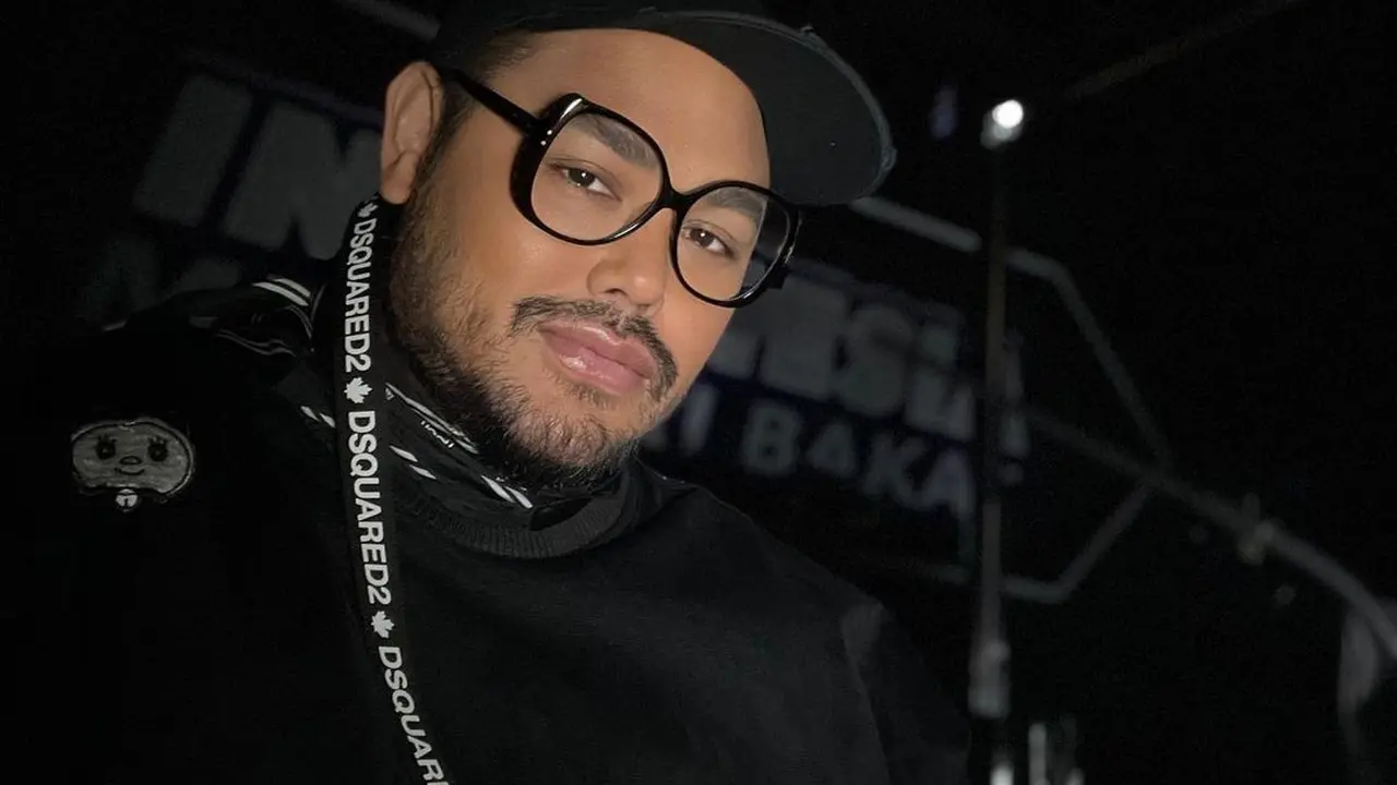 6 Potret Ivan Gunawan Usai Filler Bibir, Makin Cetar