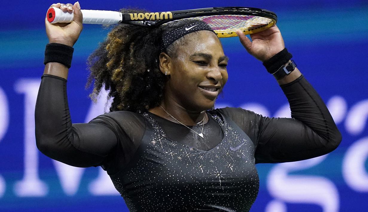 Namun, setelah itu, peraih 23 gelar Grand Salm tersebut harus tertinggal dan menyerah di tangan Tomljanovic dengan skor 5-7 di set pertama. (AP/Charles Crupa)