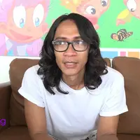 Sebulan lebih di Amerika, ternyata  Aming bukan sekedar liburan. tetapi, mencari sekolah.