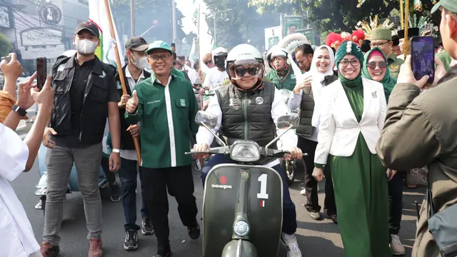 Camel Petir saat didaftarkan PKB sebagai bacaleg di KPU (ist)