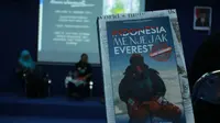 Peluncuran buku Indonesia Menjejak Everest oleh UKM Prapanca Pencinta Alam (Prapala) Sekolah Tinggi Ilmu Komunikasi Surabaya (Stikosa) Almamater Wartawan Surabaya (AWS). (Foto: Liputan6.com/Dian Kurniawan)