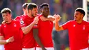 Pemain Nottingham Forest Taiwo Awoniyi (kedua kanan) merayakan dengan rekan satu timnya setelah mencetak gol ke gawang Liverpool pada pertandingan sepak bola Liga Inggris di City Ground, Nottingham, Inggris, 22 Oktober 2022. Liverpool dikalahkan dengan skor 0-1. (Joe Giddens/PA via AP)