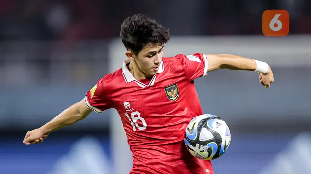 Foto: Debut Amar Brkic di Timnas Indonesia U-17 saat Piala Dunia U-17 2023, Dapat Pelukan dari Coach Bima setelah Laga