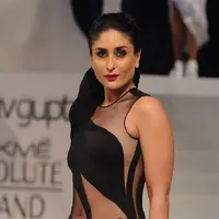 Kareena Kapoor tetap tampil modis saat hamil. (AFP/Bintang.com))