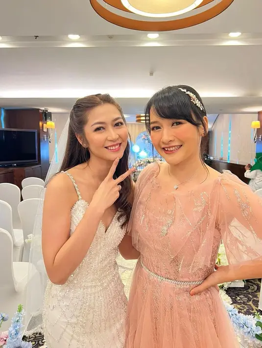 Haruka cs tampil cantik dalam balutan dress tulle yang berbeda-beda. @haruuuu_chan/@kinalputridevi.