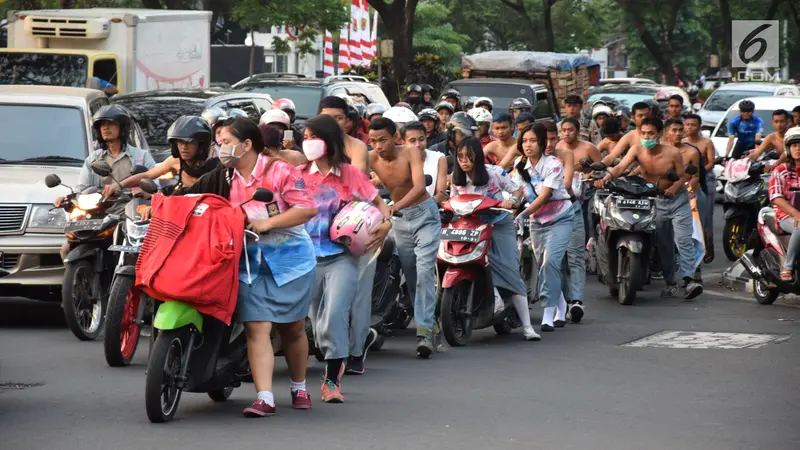 Konvoi Kelulusan, Ratusan Pelajar Semarang Dihukum Dorong Motor