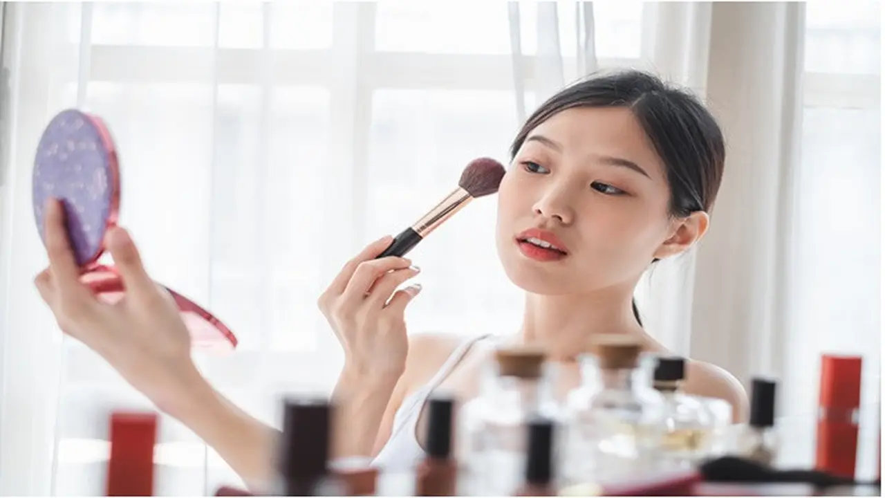 Cara Make Up Natural Untuk Wajah Bulat