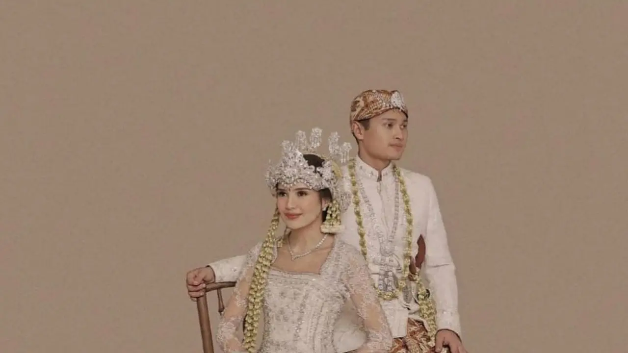 10 Potret Prewedding Beby Tsabina dan Rizki Natakusumah yang Pancarkan Aura Ningrat, Kenakan Busana Jawa hingga Casual Look di Korea