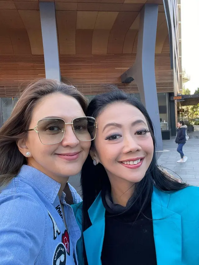 Persahabatan Donna Agnesia dan Asri Welas