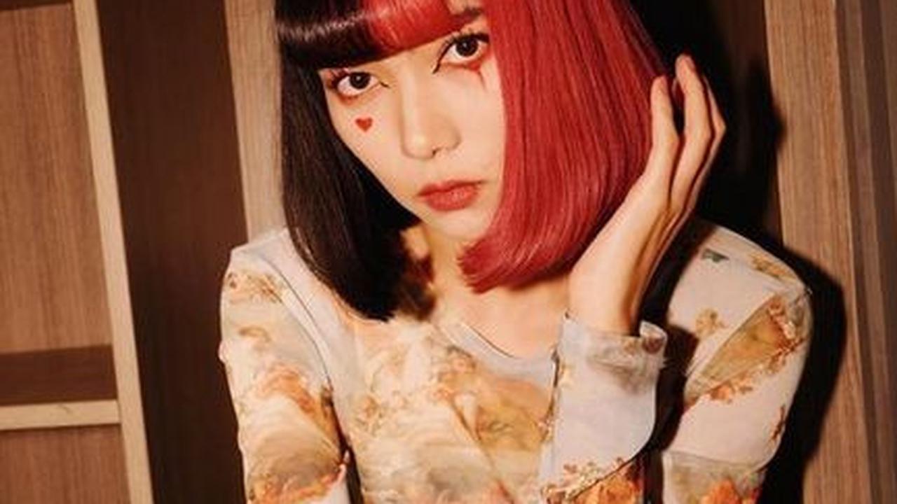 Potongan Bob Berponi dengan Dua Warna, <i>Split Dye Hair</i><br>