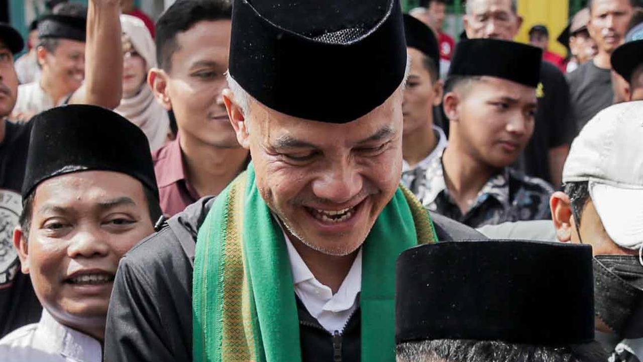 FOTO: Sambangi Ponpes di Tegal, Ganjar Ingatkan Santri untuk Wujudkan Cita-Cita