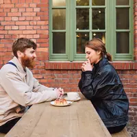 Menjalin hubungan./Copyright freepik.com/author/garetsvisual