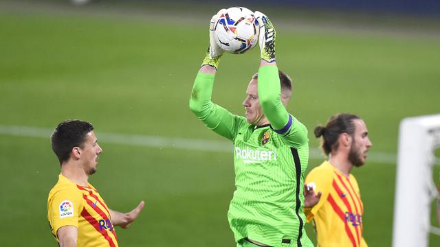 FOTO: Menang 2-0 atas Osasuna, Barcelona Terus Kejar Atletico Madrid - Marc-Andre ter Stegen