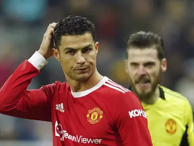 Reaksi pemain Manchester United Cristiano Ronaldo saat melawan Newcastle United pada pertandingan sepak bola Liga Inggris di St. James' Park, Newcastle, Inggris, Senin (27/12/2021). Pertandingan berakhir imbang 1-1. (AP Photo/Jon Super)