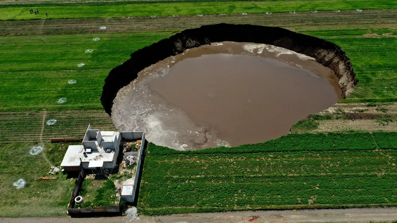 Sinkhole Raksasa di Meksiko