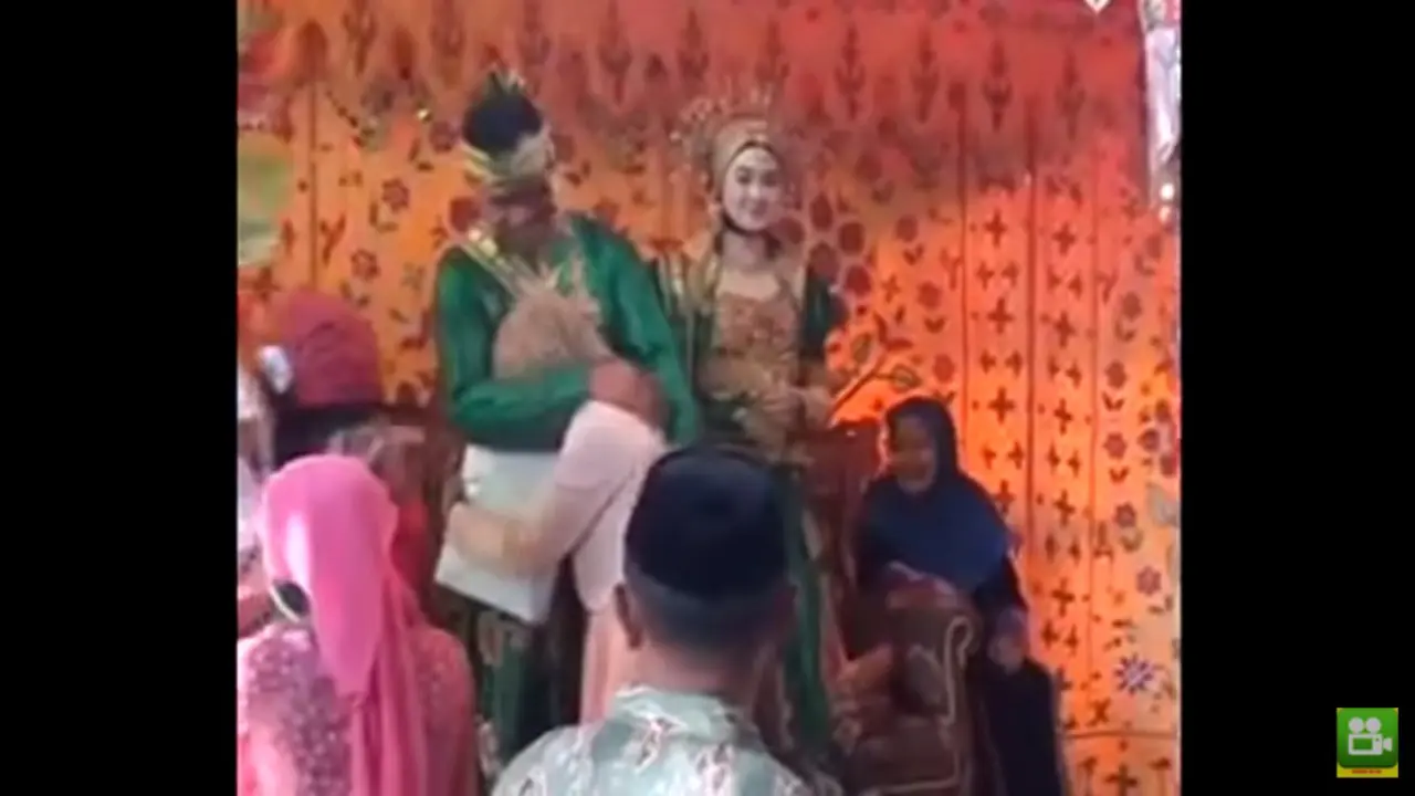 Peluk Mantan Pacar yang Lagi Nikah, Wanita Ini Banjir Pujian