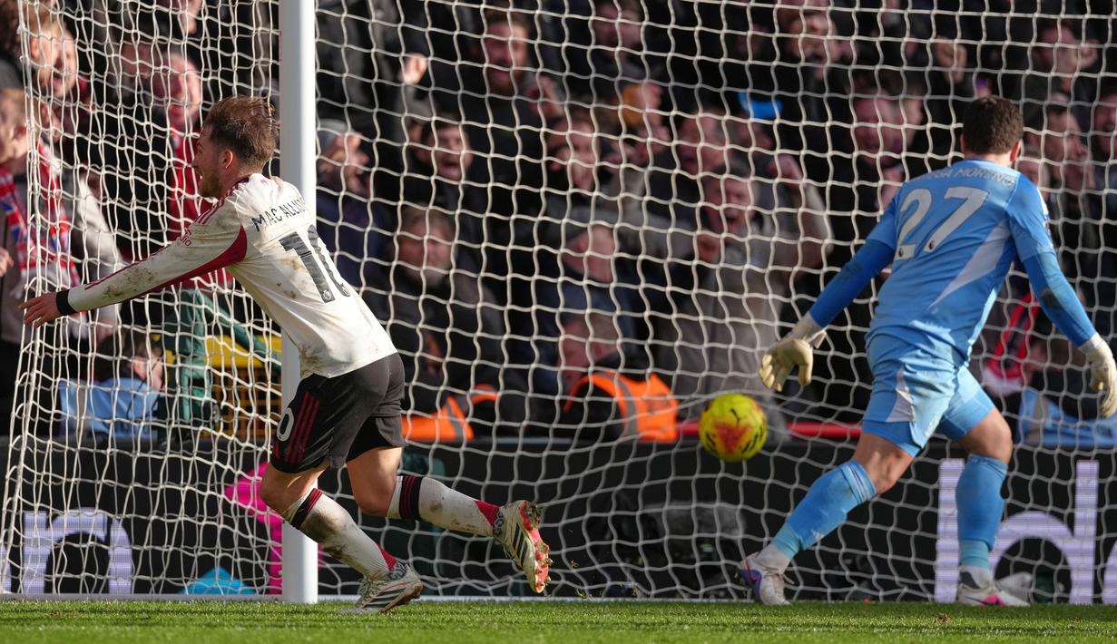 Meskipun begitu, Mac Allister tak patah arang dan akhirnya berhasil mencetak gol ke gawang Nottingham pada menit ke-90+7. (AP Photo/Dave Shopland)