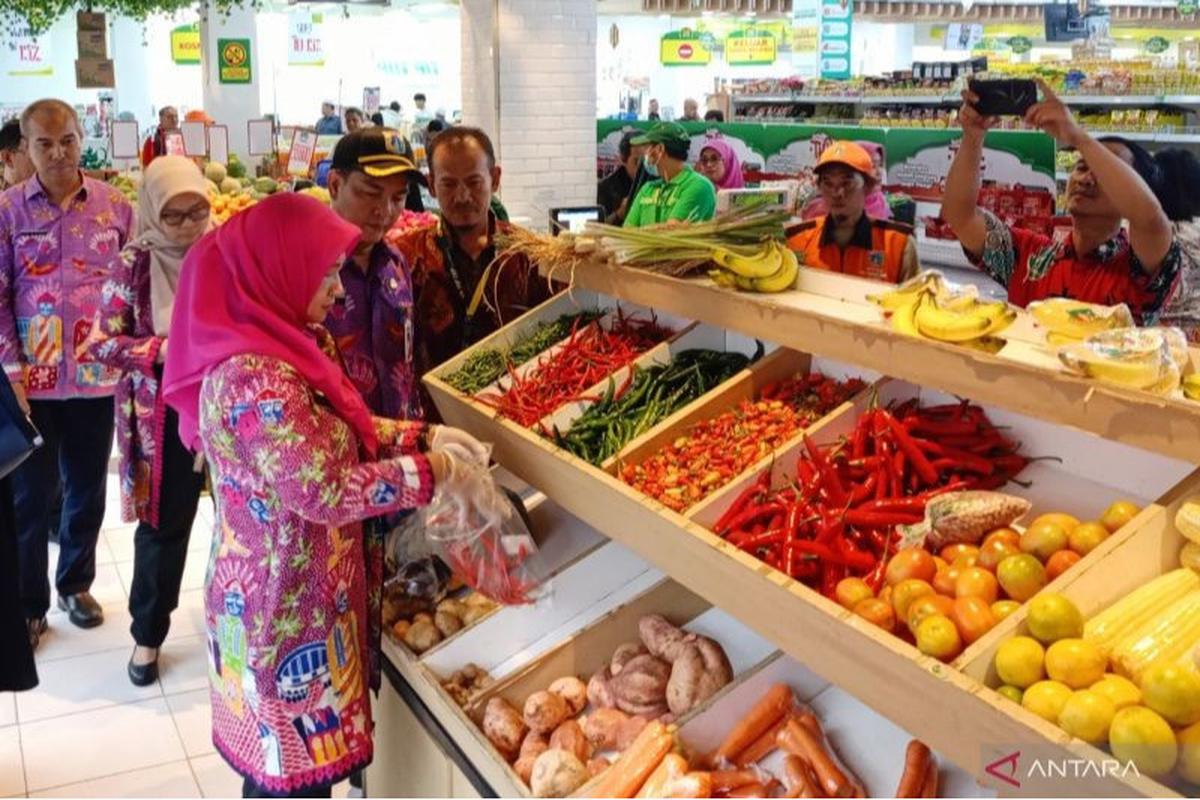 Pemkot Jaktim Jamin Keamanan Pangan Jelang Idul Fitri: Pasar Tradisional hingga Swalayan Diawasi Ketat