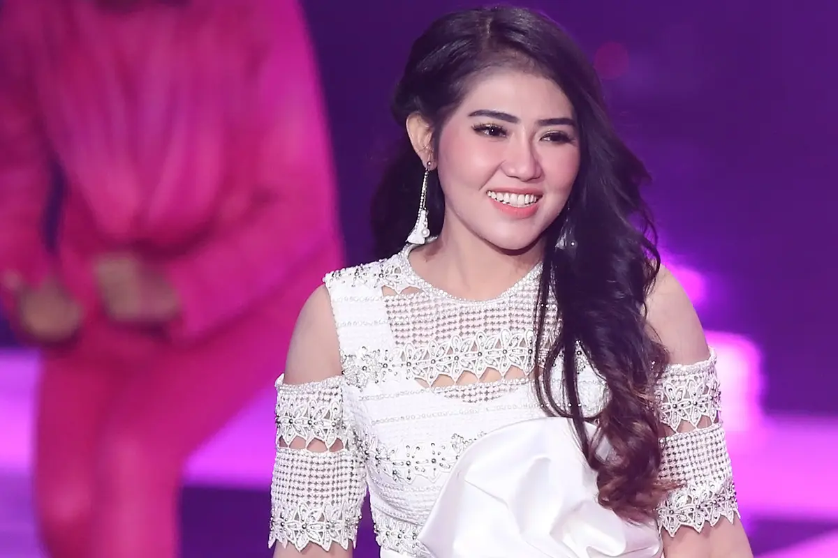 [Bintang] Nyanyi Lagu Galau, Suara Via Vallen Banjir Pujian