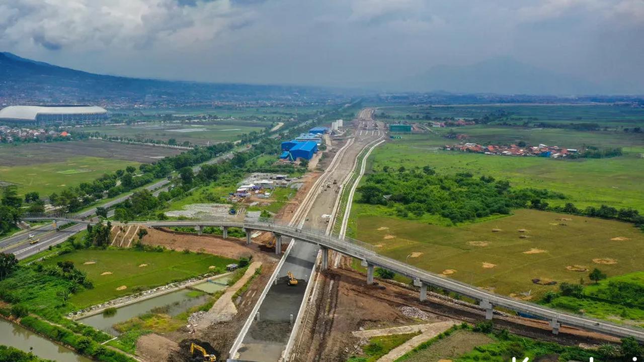 "Kondisi tersebut menuntut adanya transformasi proses konstruksi tradisional menjadi proses modern dengan sentuhan teknologi digital pada setiap bagian proses konstruksi,"&nbsp;