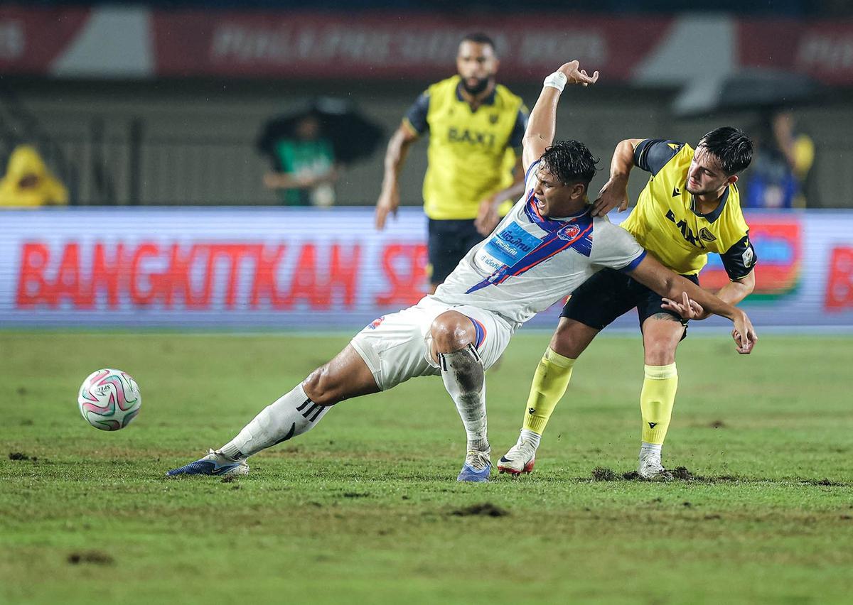 FOTO: Port FC Kalahkan Oxford United, Boyong Trofi Piala Presiden 2025 ke Thailand
