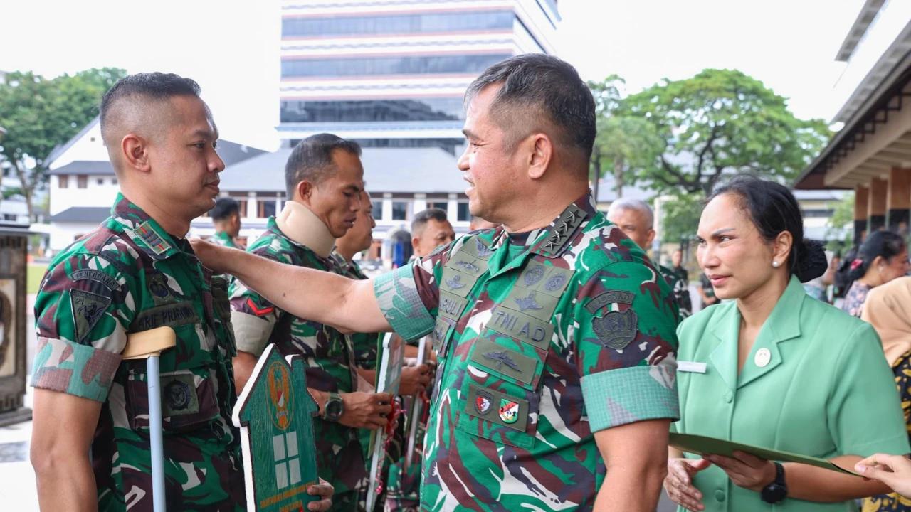Merinding, Kasad Jenderal Maruli Sampai Terharu Melihat Pengabdian Prajurit Ini