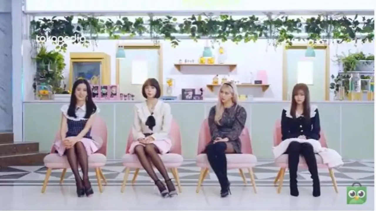 BLACKPINK dan BTS Tampil Feminin dan Formal di WIB Tokopedia
