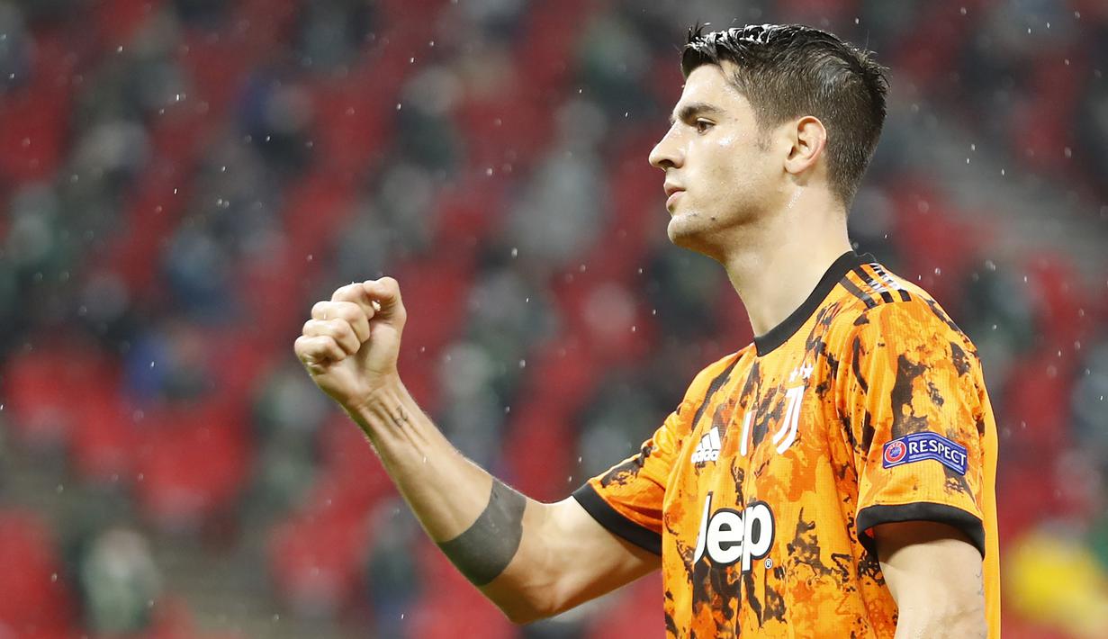 Penyerang Juventus, Alvaro Morata, merayakan gol yang dicetaknya ke gawang Ferencvaros pada laga lanjutan Liga Champions 2020/2021 di Puskas Arena, Kamis (5/11/2020) dini hari WIB. Juventus menang 4-1 atas Ferencvaros. (AP Photo/Laszlo Balogh)