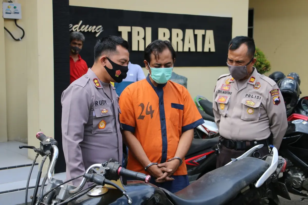 Emak-emak gagalkan penjambretan, di Kebumen, Jawa Tengah. (Foto: Liputan6.com/Polres Kebumen)