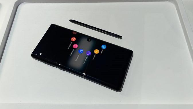 Samsung Galaxy Note 9 tampak depan.