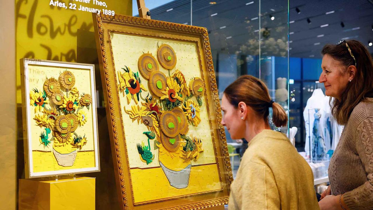 FOTO: Membuat Lukisan Bunga Matahari Van Gogh dengan Lego