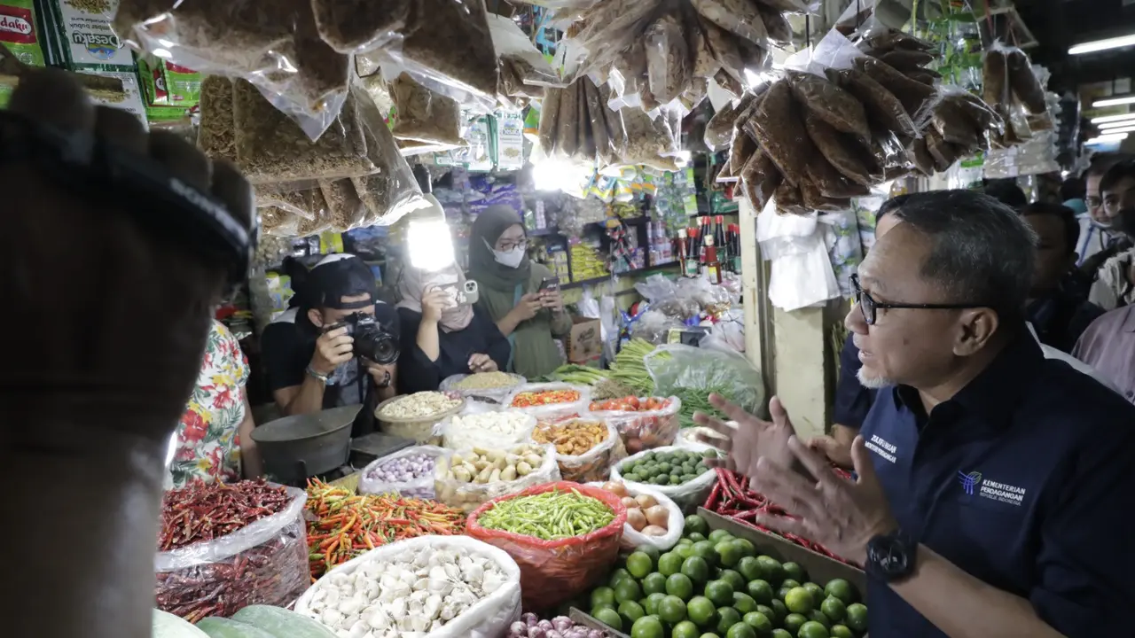 Menjelang Lebaran, Menteri Perdagangan Zulkifli Hasan terus menggencarkan pemantauan harga barang kebutuhan pokok (Bapok). (Dok. Kemendag)