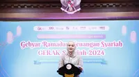 Kepala Eksekutif Pengawas Perilaku Pelaku Usaha Jasa Keuangan, Edukasi dan Pelindungan Konsumen OJK, Friderica Widyasari Dewi menyampaikan sambutan dalam acara puncak Gebyar Ramadan Keuangan Syariah (GERAK Syariah) 2024 pada Kamis (4/4/2024).