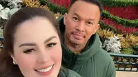 Tetap Mesra dengan Faisal Harris, Ini 6 Potret Jennifer Dunn yang Diduga Lepas Hijab. (Foto: Instagram Faisal Harris)