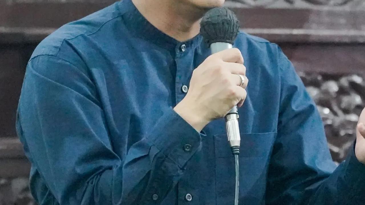 Bagikan Sertifikat Tanah Wakaf di Indramayu, Wamen Raja Juli: Komitmen Jalankan Amanah Presiden Jokowi