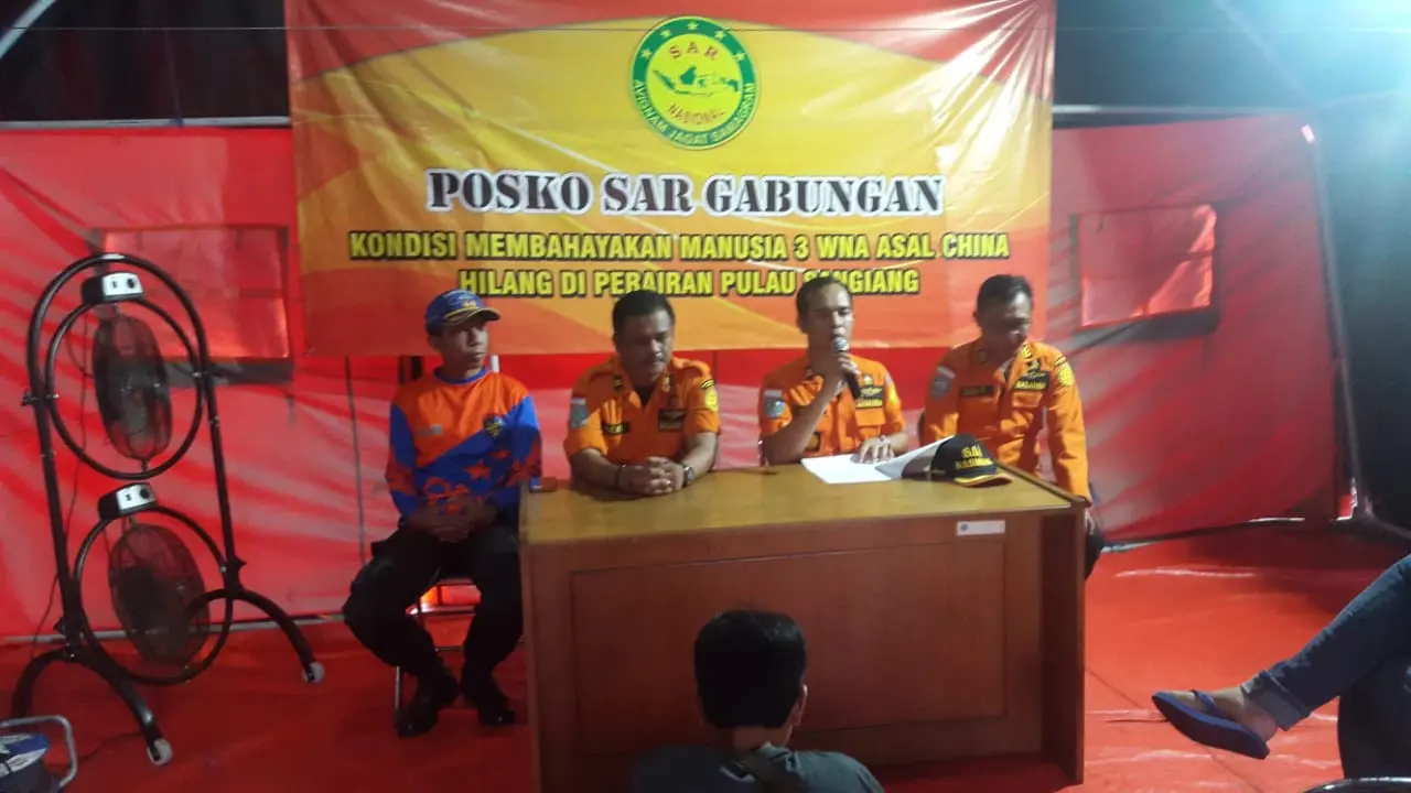 Konferensi pers pencarian 3 WNA yang hilang didiuga tenggelam di perairan Sangiang. (Foto: Liputan6.com/Yandhi Deslatama)