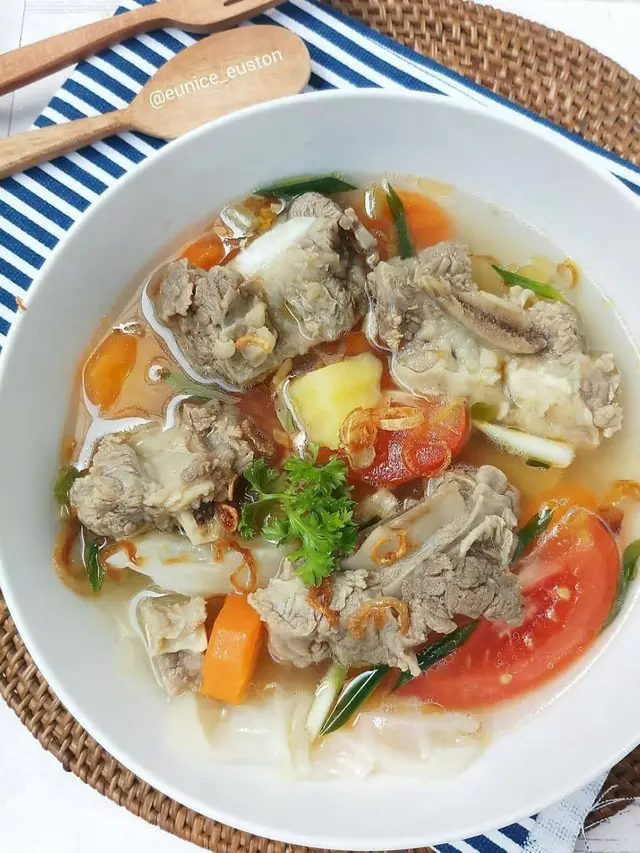 Semangkuk sop tulang sapi