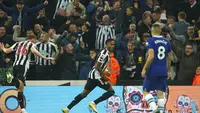Pemain Newcastle United, Joe Willock merayakan gol ke gawang Chelsea di Stadion St. James Park, Minggu (13/11/2022) dini hari WIB. (Owen Humphreys/PA via AP)