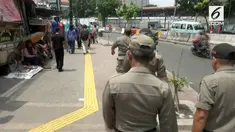 Berbeda dengan masa Gubernur Ahok, kini Wakil Gubernur Sandiaga Uno melarang Satpol PP menyita barang-barang PKL.