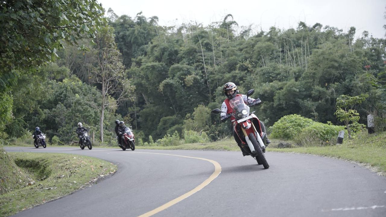 Motul Uji Pelumas 5100 dan 7100 Ajak Pecinta Motor Touring Jelajah Flores (ist)