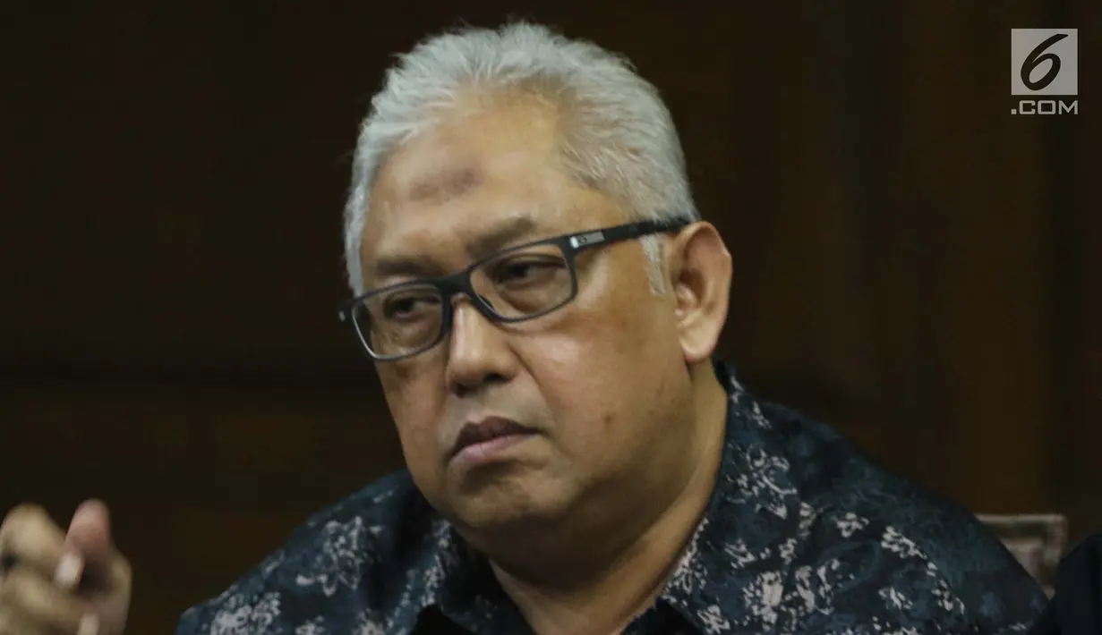Terdakwa dugaan suap anggota Komisi I DPR 2014-2019 Fayakhun Andriadi terkait penambahan anggaran untuk pengadaan proyek satelit monitoring dan drone Bakamla, Erwin Syaaf Arief saat menjalani sidang lanjutan di Pengadilan Tipikor, Jakarta, Senin (5/8/2019). (Liputan6.com/Helmi Fithriansyah)