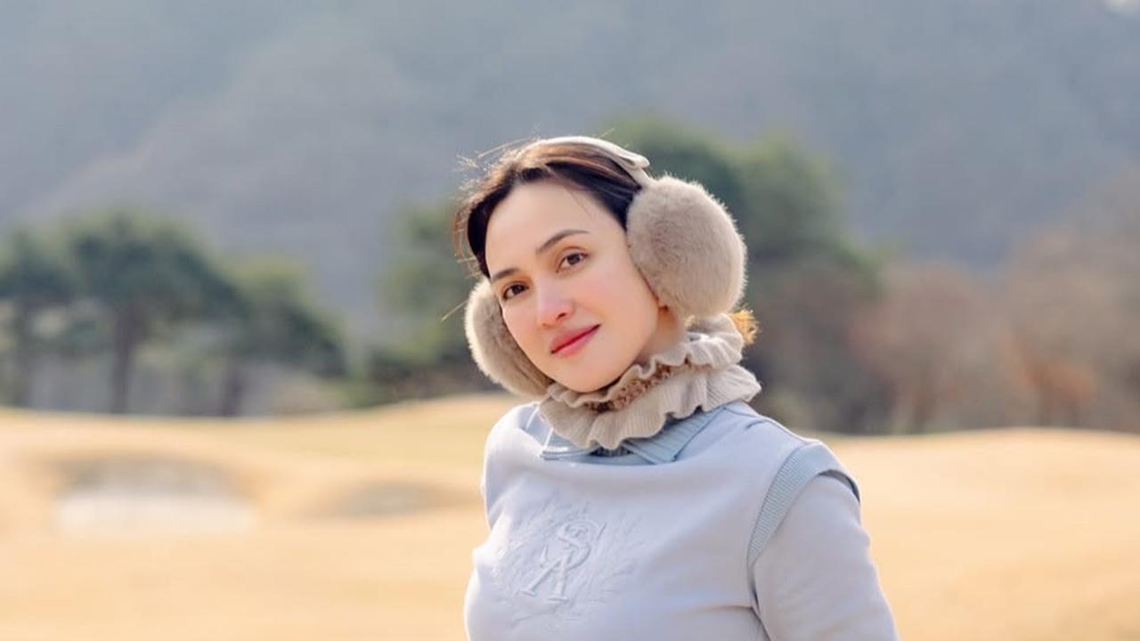 Shandy Aulia Pamer Tampilan Modis Liburan ke Korea, Dipuji Mirip Song Hye Kyo