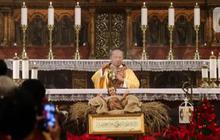 FOTO: Suasana Khidmat Misa Malam Natal di Gereja Katedral Jakarta